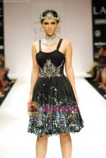 Model walks the ramp for Swapnil Shinde Show at Lakme Winter fashion week day 4 on 20th Sept 2010 (48).JPG